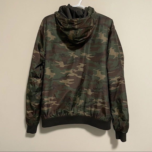 Lightweight Camo Jacket - Picture 2 of 3